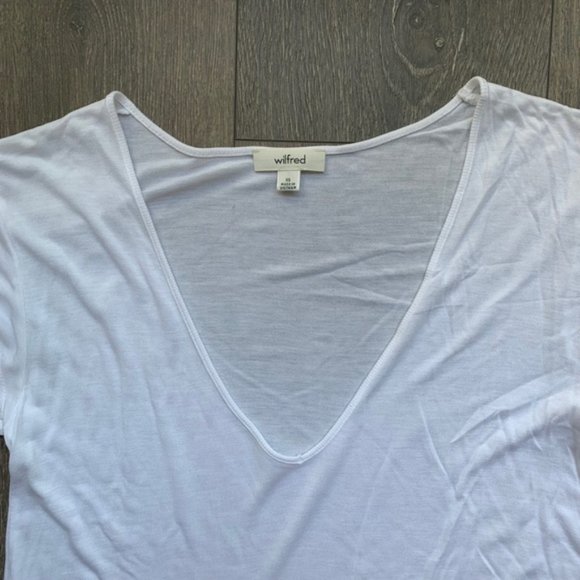 Aritzia Wilfred free T-Shirt V-neck Short Sleeve Size XS - Picture 3 of 10